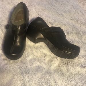 Women's Black Dansko Shoes, like new.
Euro 37